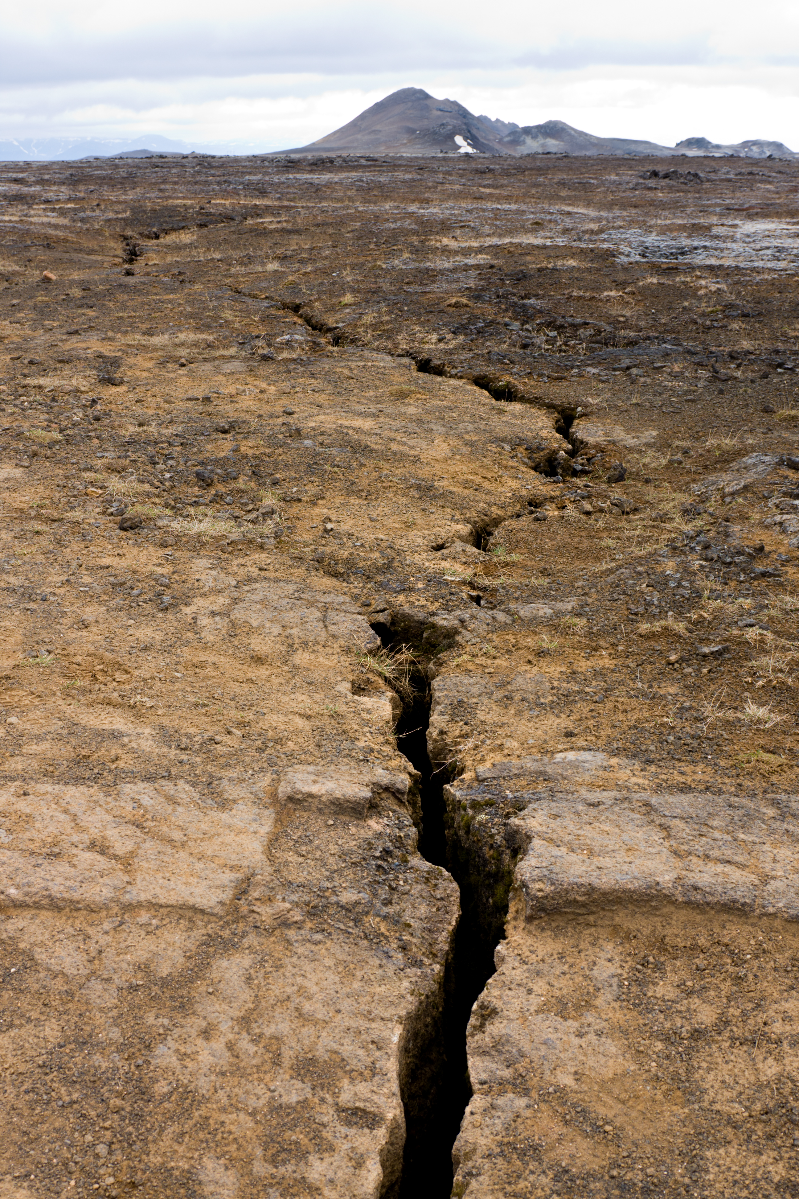 chasm in the earth iceland 2025 01 15 13 49 14 utc